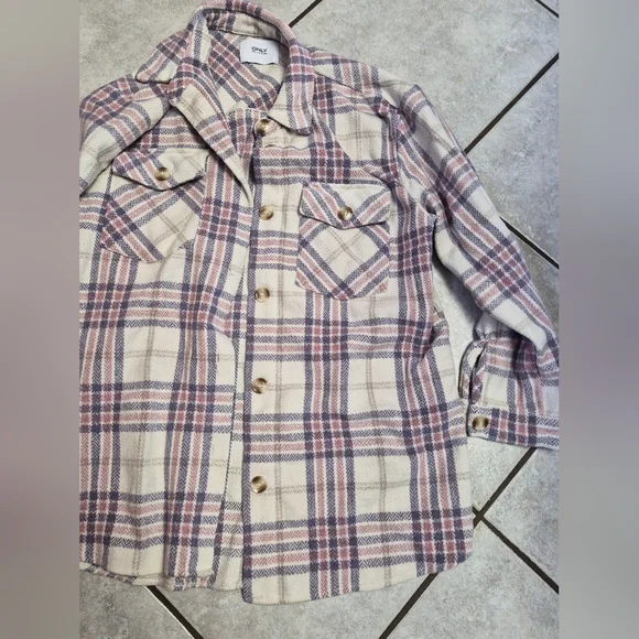 Large Shacket - Picture 2 of 8